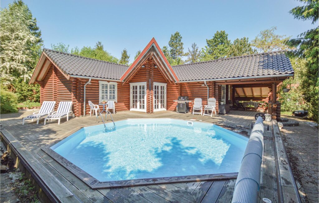 Lej et Sommerhus med Pool og Oplev Den Danske Natur