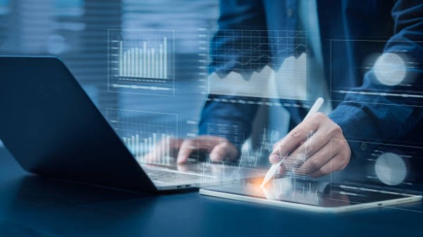 Smarter handeln statt härter: Global CB Invest bringt vorausschauende Trading-Tools auf den Markt