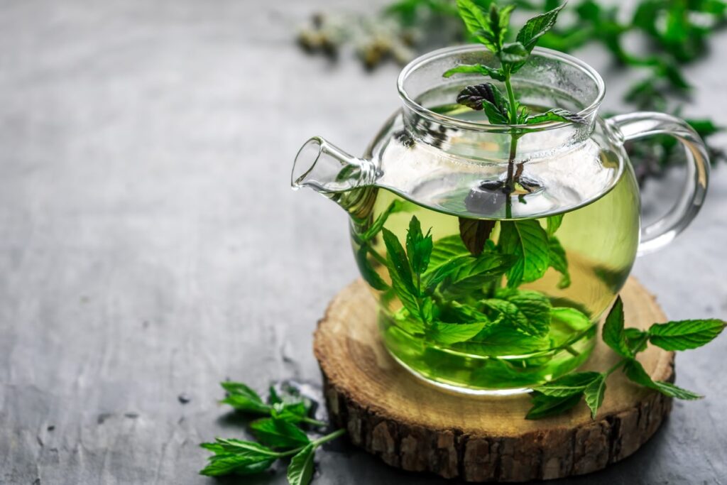 Kräutertee gegen Stress und Schlafprobleme – so wirkt er