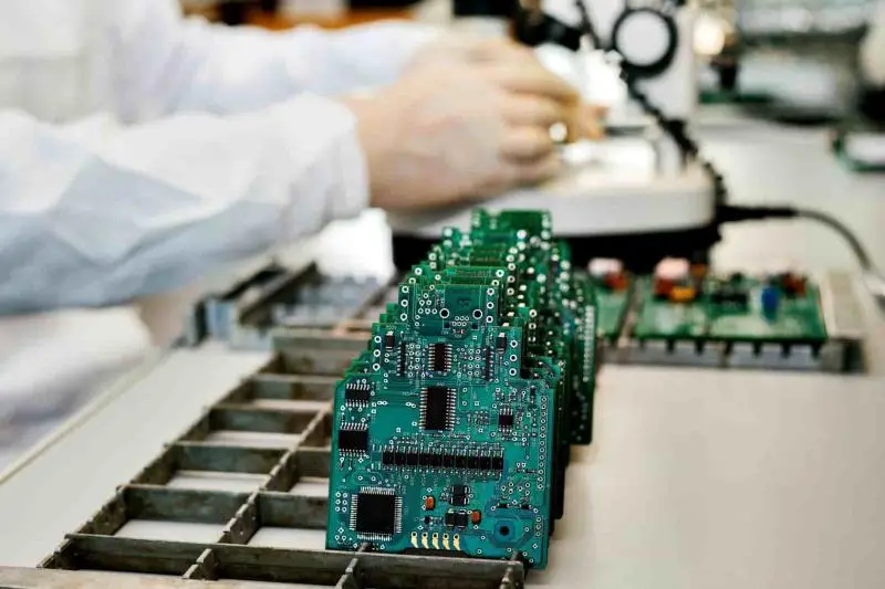 Elektronikfertigung mit Erfahrung: Wie Elhurt EMS individuelle EMS-Dienstleistungen für Unternehmen realisiert
